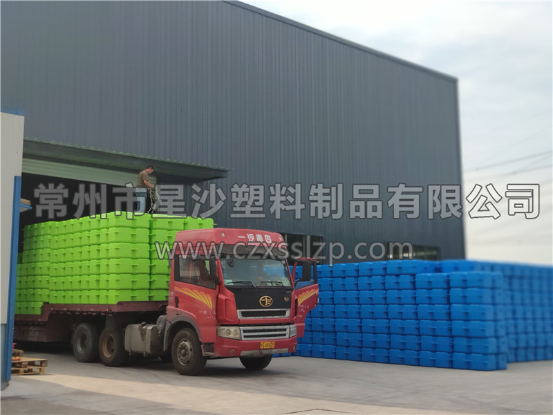 常州市星沙塑料制品有限公司-熒光綠淺藍(lán)色浮筒發(fā)往湖北6