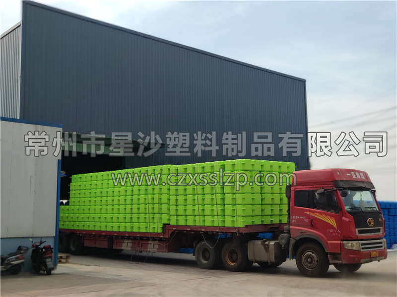 常州市星沙塑料制品有限公司-熒光綠淺藍(lán)色浮筒發(fā)往湖北1