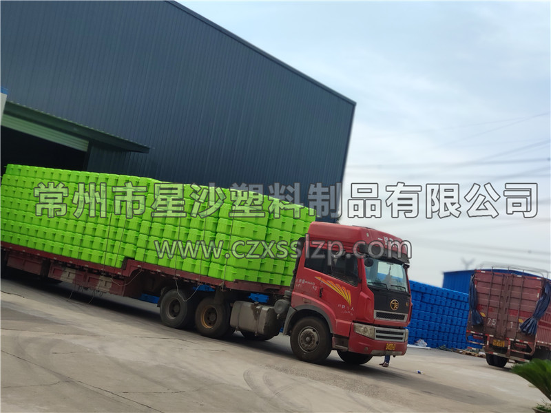 常州市星沙塑料制品有限公司-熒光綠淺藍(lán)色浮筒發(fā)往湖北10