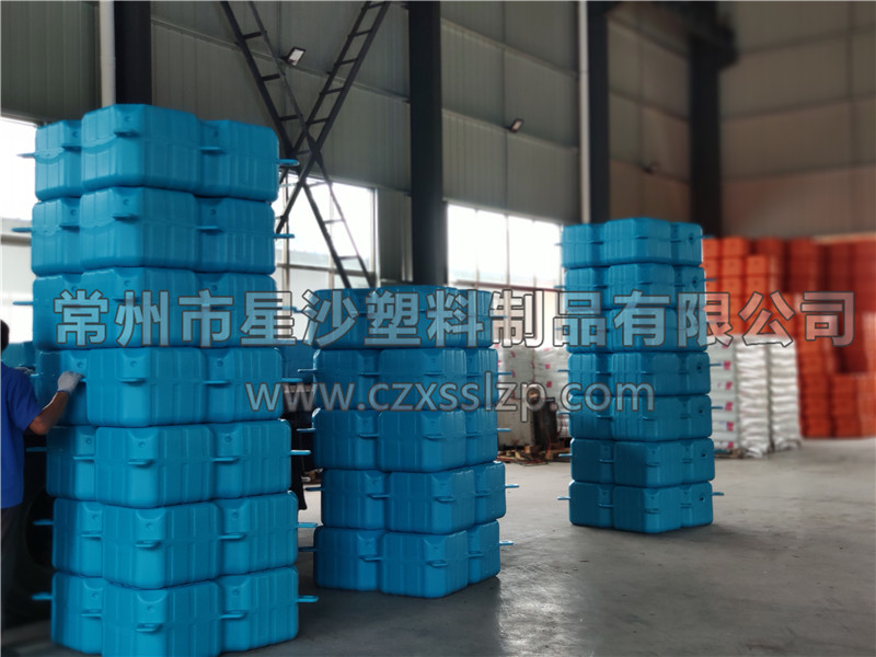 常州市星沙塑料制品有限公司-熒光綠淺藍(lán)色浮筒發(fā)往湖北18
