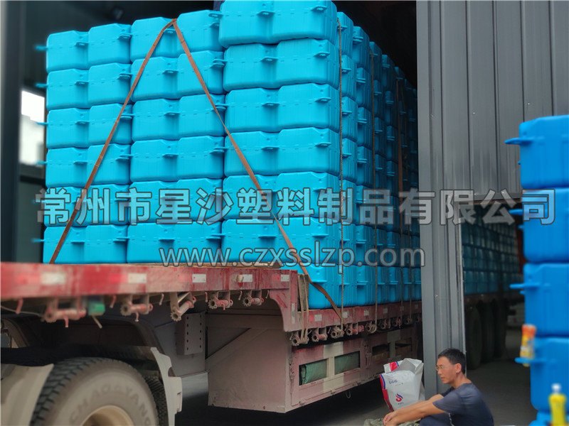 常州市星沙塑料制品有限公司-熒光綠淺藍(lán)色浮筒發(fā)往湖北8