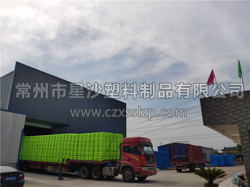 常州市星沙塑料制品有限公司-熒光綠淺藍(lán)色浮筒發(fā)往湖北15