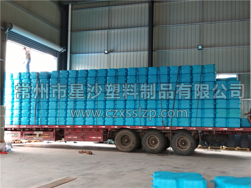 常州市星沙塑料制品有限公司-熒光綠淺藍(lán)色浮筒發(fā)往湖北21