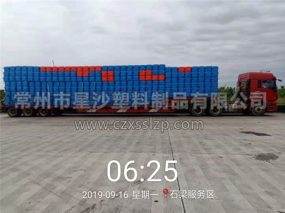 圖為水上樂園浮筒次日早晨抵達(dá)石梁服務(wù)區(qū)后拍攝