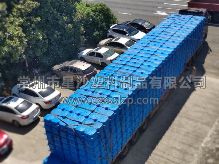 第三車水上木屋小浮筒裝車 - 星沙水上木屋浮筒廠家3
